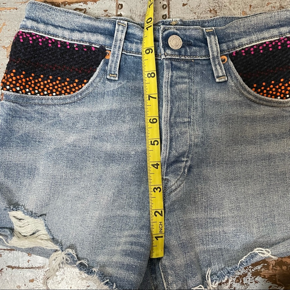 Levi’s 501 Embroidered Shorts - Picture 15 of 16